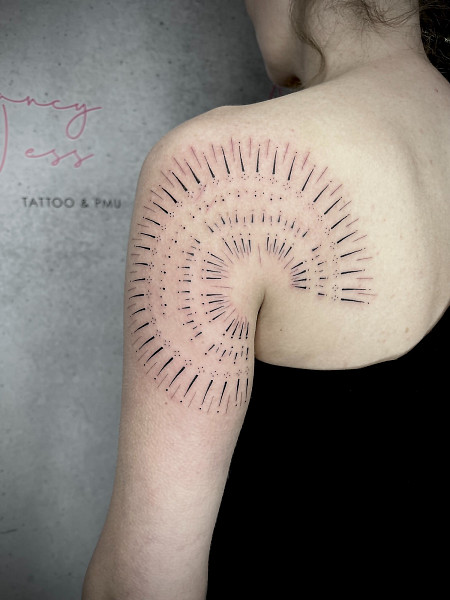 TATTOO · TATTOO ARM · Frau · Dotwork/Linework · Nancy  · dotwork linework